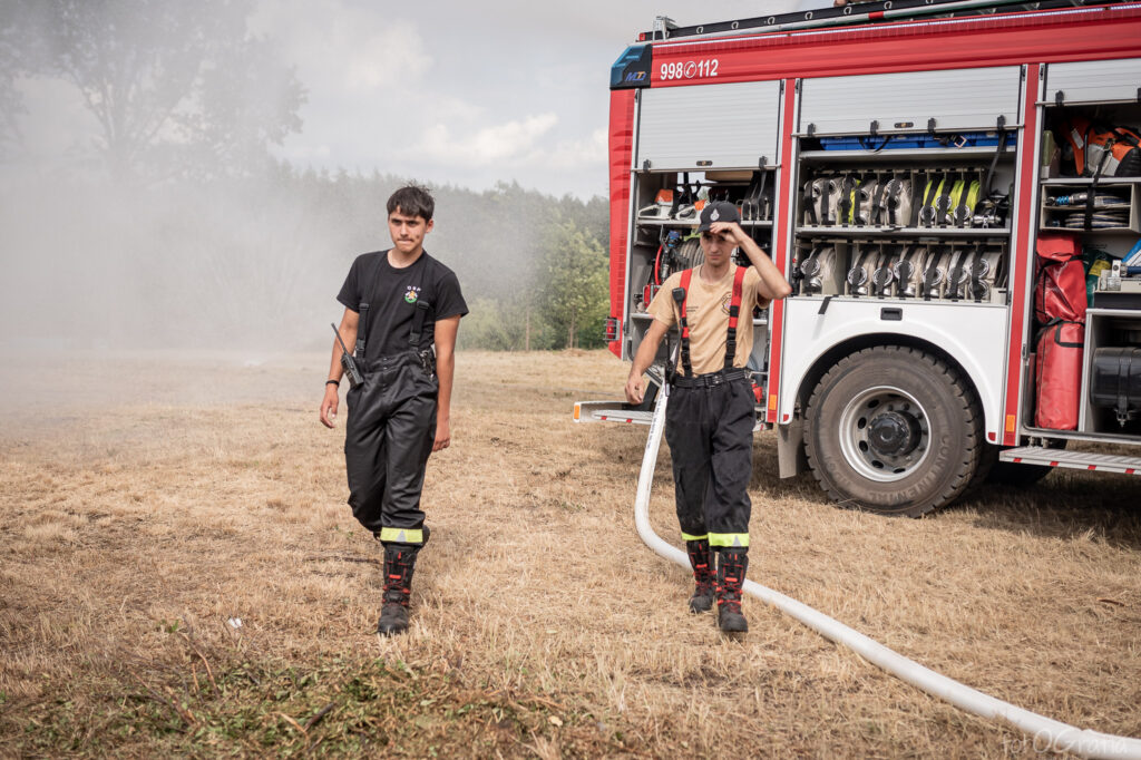 Zdjęcie przedstawia strażaków.